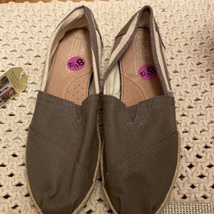 Toms slip on shoes